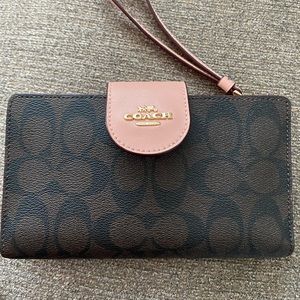 Coach wallet with phone compartment New has tags never used
